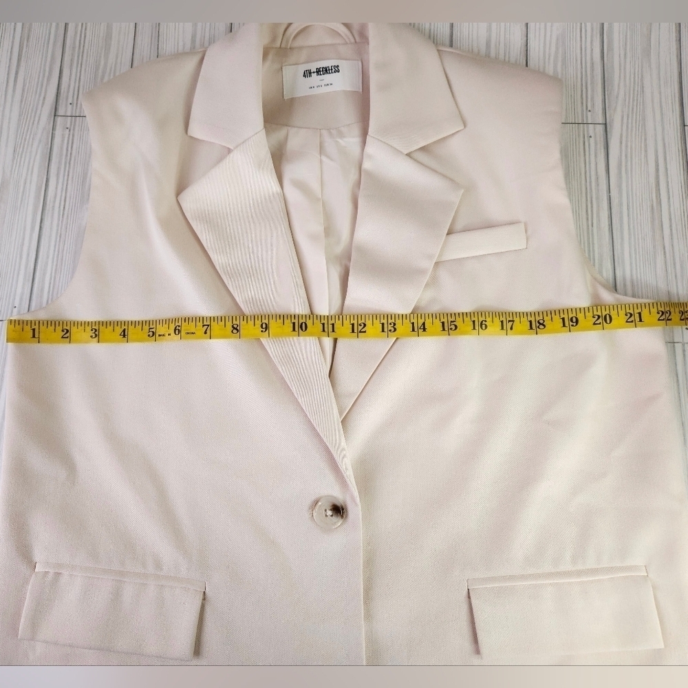 4th + Reckless Sleeveless Single Breast Oversized Blazer in Cream Size Small - Picture 14 of 16